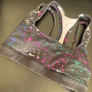 Lululemon 🍋 sports bra - good condition - with pads